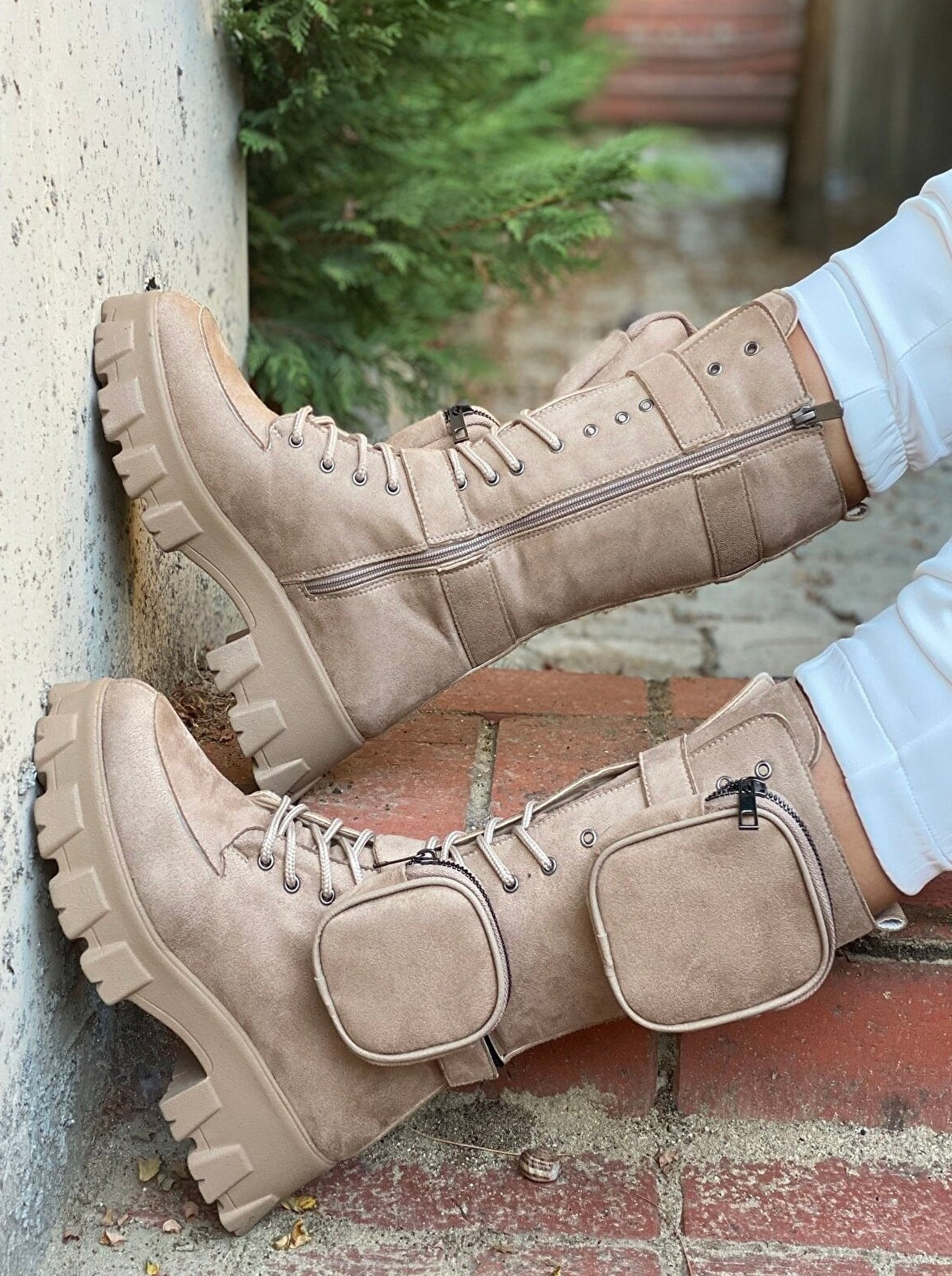 lace-up boots with side wallet