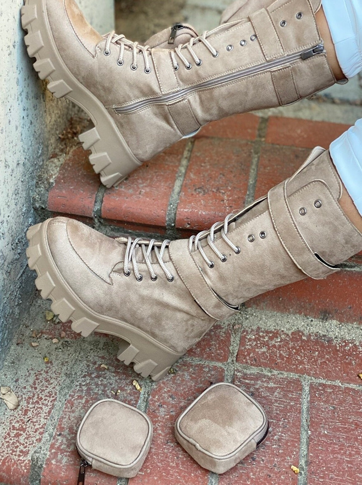 lace-up boots with side wallet