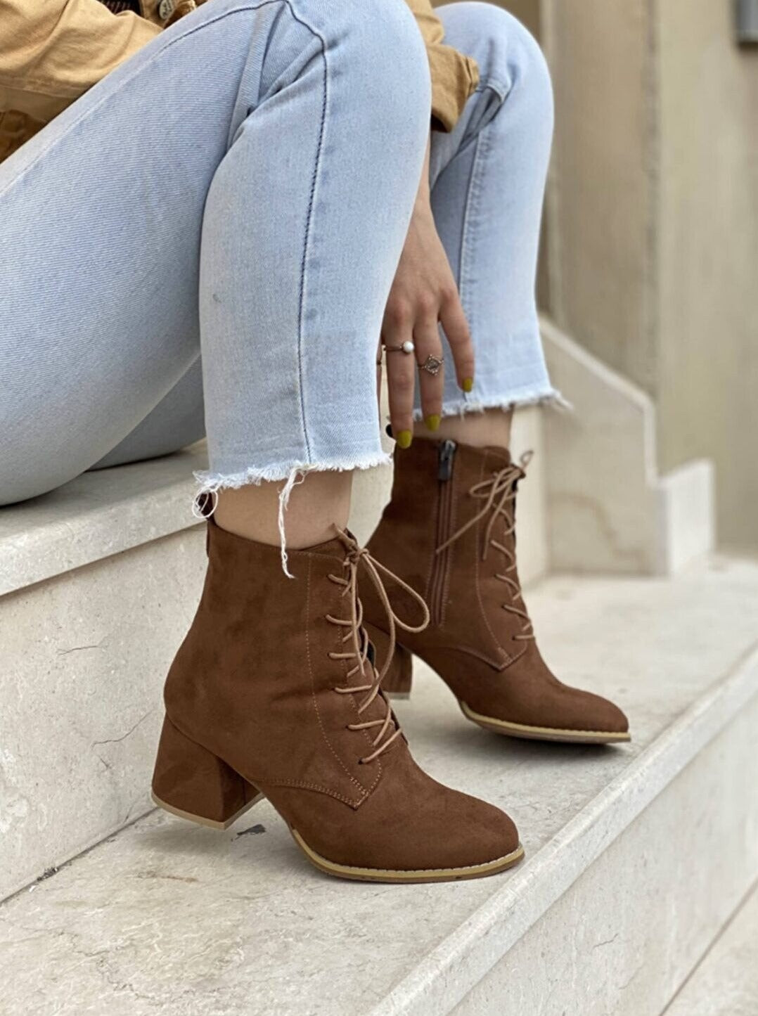 lace-up  pointed toe ankle boots