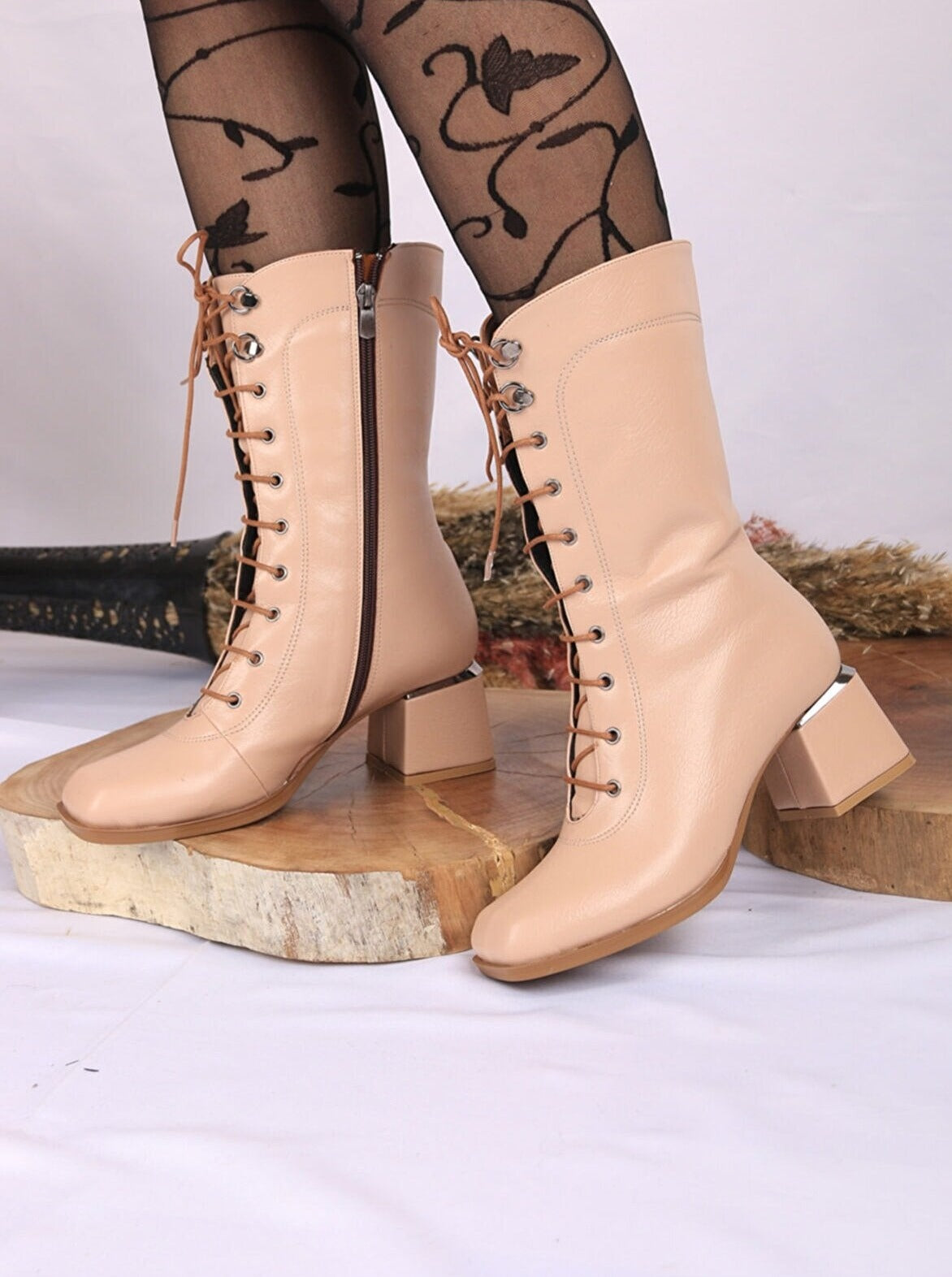 lace up boots