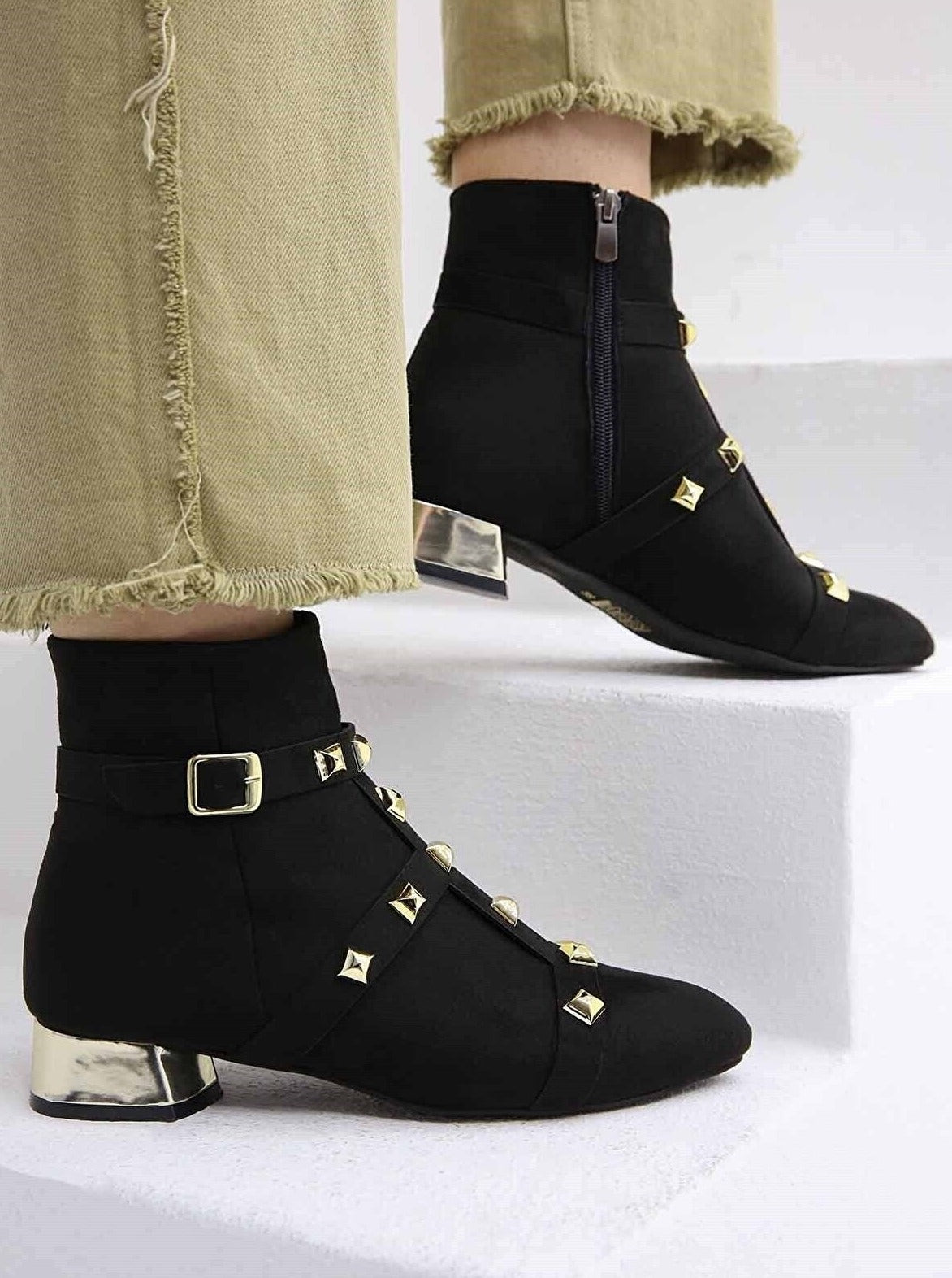 Trok Arched Heeled Boots